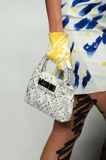 モスキーノ 2019年春夏コレクション - ファッションはドラマティックな時を越えて生まれる｜写真7