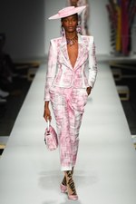 モスキーノ 2019年春夏コレクション - ファッションはドラマティックな時を越えて生まれる｜写真12