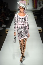 モスキーノ 2019年春夏コレクション - ファッションはドラマティックな時を越えて生まれる｜写真14