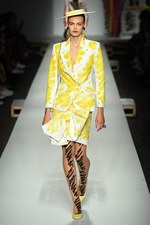 モスキーノ 2019年春夏コレクション - ファッションはドラマティックな時を越えて生まれる｜写真18