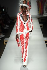 モスキーノ 2019年春夏コレクション - ファッションはドラマティックな時を越えて生まれる｜写真19