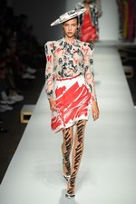 モスキーノ 2019年春夏コレクション - ファッションはドラマティックな時を越えて生まれる｜写真21