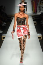 モスキーノ 2019年春夏コレクション - ファッションはドラマティックな時を越えて生まれる｜写真27