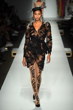 モスキーノ 2019年春夏コレクション - ファッションはドラマティックな時を越えて生まれる｜写真32