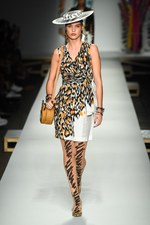 モスキーノ 2019年春夏コレクション - ファッションはドラマティックな時を越えて生まれる｜写真39