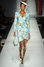 モスキーノ 2019年春夏コレクション - ファッションはドラマティックな時を越えて生まれる｜写真45