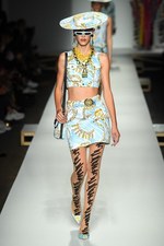 モスキーノ 2019年春夏コレクション - ファッションはドラマティックな時を越えて生まれる｜写真48