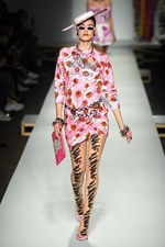 モスキーノ 2019年春夏コレクション - ファッションはドラマティックな時を越えて生まれる｜写真58