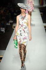 モスキーノ 2019年春夏コレクション - ファッションはドラマティックな時を越えて生まれる｜写真67