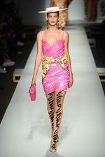 モスキーノ 2019年春夏コレクション - ファッションはドラマティックな時を越えて生まれる｜写真75