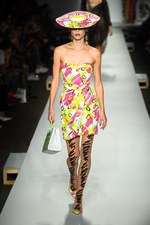 モスキーノ 2019年春夏コレクション - ファッションはドラマティックな時を越えて生まれる｜写真76