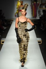 モスキーノ 2019年春夏コレクション - ファッションはドラマティックな時を越えて生まれる｜写真85