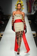 モスキーノ 2019年春夏コレクション - ファッションはドラマティックな時を越えて生まれる｜写真87