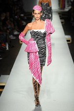 モスキーノ 2019年春夏コレクション - ファッションはドラマティックな時を越えて生まれる｜写真95