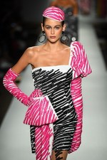 モスキーノ 2019年春夏コレクション - ファッションはドラマティックな時を越えて生まれる｜写真96