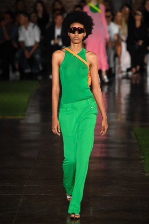 Msgm 19年春夏コレクション ビビットカラーが飛び交い 新しい季節を告げる ファッションプレス Msgm 19年春夏コレクション ビビットカラーが飛び交い 新しい季節を告げる ファッションプレス
