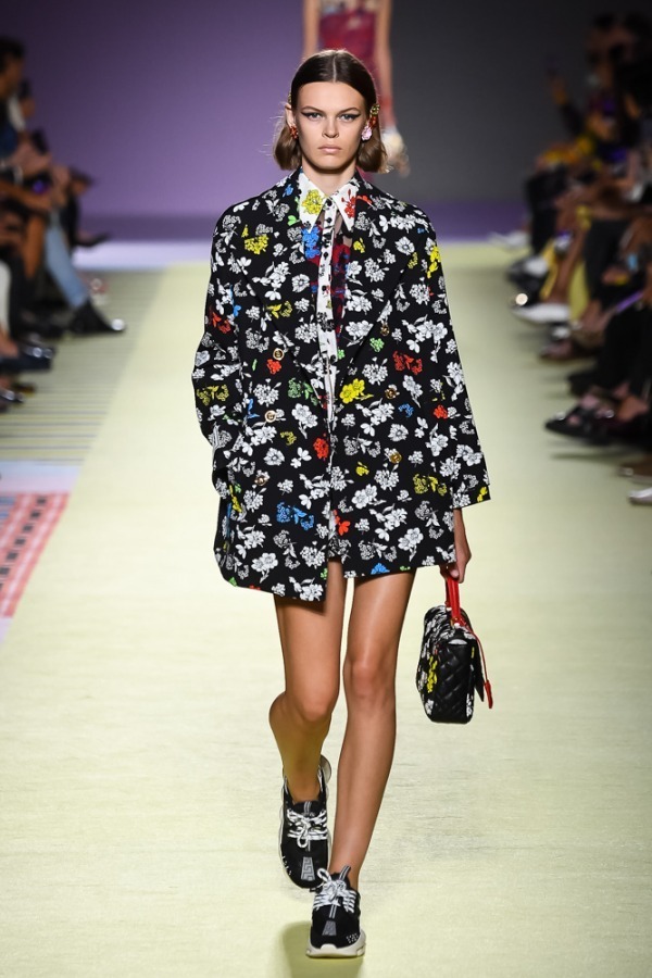 ヴェルサーチェ(VERSACE) 2019年春夏ウィメンズコレクション シルエット - 写真14