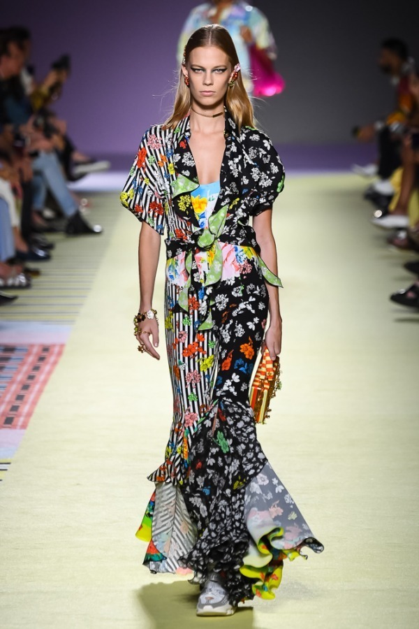 ヴェルサーチェ(VERSACE) 2019年春夏ウィメンズコレクション シルエット - 写真33