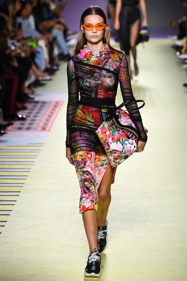 ヴェルサーチェ(VERSACE) 2019年春夏ウィメンズコレクション シルエット - 写真42