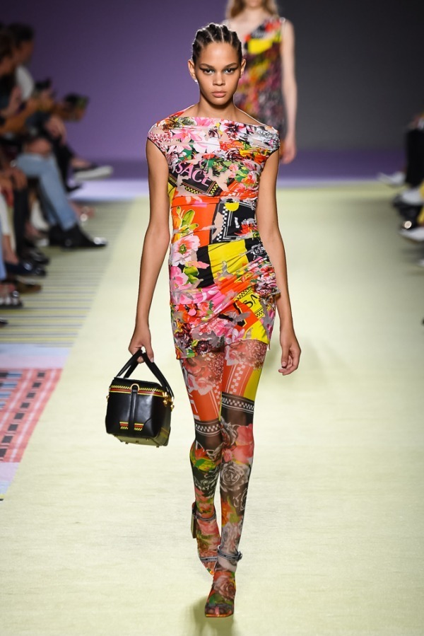 ヴェルサーチェ(VERSACE) 2019年春夏ウィメンズコレクション シルエット - 写真45