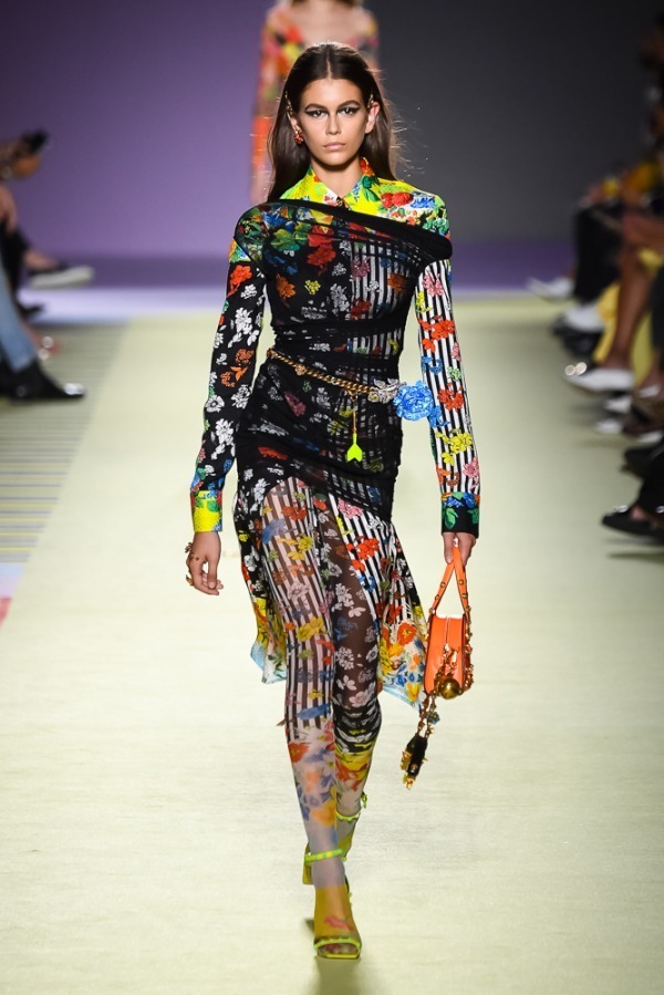 ヴェルサーチェ(VERSACE) 2019年春夏ウィメンズコレクション シルエット - 写真47