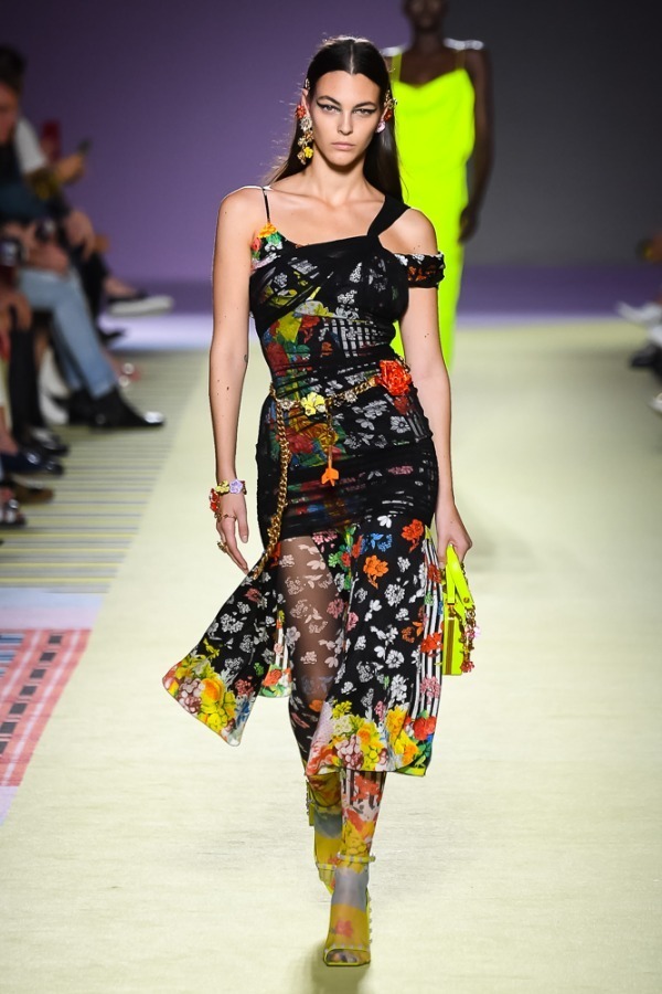 ヴェルサーチェ(VERSACE) 2019年春夏ウィメンズコレクション シルエット - 写真51