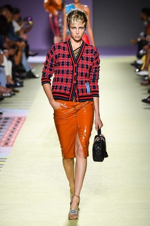 ヴェルサーチ 2019年春夏コレクション - 柄ON柄のミックスコーデでパワフルに｜写真9