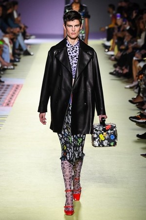 ヴェルサーチ 2019年春夏コレクション - 柄ON柄のミックスコーデでパワフルに｜写真28