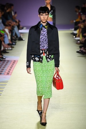 ヴェルサーチ 2019年春夏コレクション - 柄ON柄のミックスコーデでパワフルに｜写真30