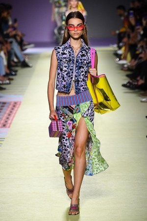 ヴェルサーチ 2019年春夏コレクション - 柄ON柄のミックスコーデでパワフルに｜写真39