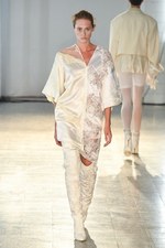 A.F.ヴァンデヴォースト 2019年春夏コレクション - “いま”必要なウェディングドレスとは何か｜写真18