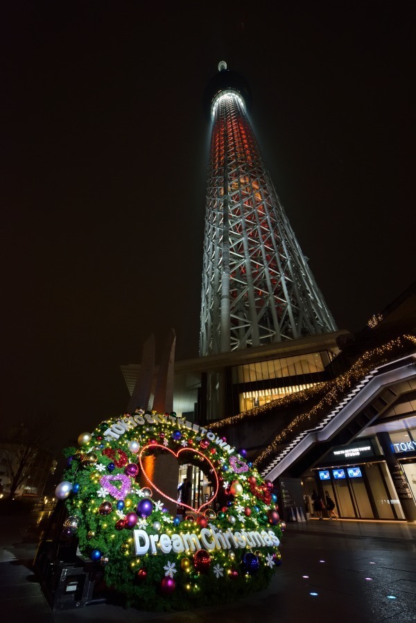 東京スカイツリータウンのクリスマス 花 のクリスマスツリー点灯やプロジェクションマッピング ファッションプレス