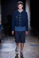 アクネ 2013年春夏メンズコレクション - 絶妙なバランスで仕上げた、フォーマル×カジュアルの対比｜写真3