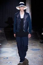 アクネ 2013年春夏メンズコレクション - 絶妙なバランスで仕上げた、フォーマル×カジュアルの対比｜写真5