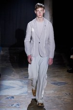 アクネ 2013年春夏メンズコレクション - 絶妙なバランスで仕上げた、フォーマル×カジュアルの対比｜写真6