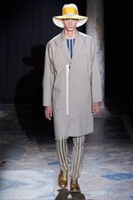 アクネ 2013年春夏メンズコレクション - 絶妙なバランスで仕上げた、フォーマル×カジュアルの対比｜写真11