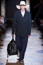 アクネ 2013年春夏メンズコレクション - 絶妙なバランスで仕上げた、フォーマル×カジュアルの対比｜写真13