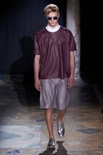 アクネ 2013年春夏メンズコレクション - 絶妙なバランスで仕上げた、フォーマル×カジュアルの対比｜写真16