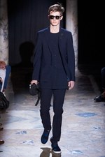 アクネ 2013年春夏メンズコレクション - 絶妙なバランスで仕上げた、フォーマル×カジュアルの対比｜写真20