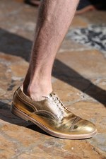 アクネ 2013年春夏メンズコレクション - 絶妙なバランスで仕上げた、フォーマル×カジュアルの対比｜写真24