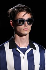 アクネ 2013年春夏メンズコレクション - 絶妙なバランスで仕上げた、フォーマル×カジュアルの対比｜写真25