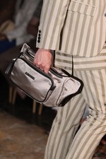 アクネ 2013年春夏メンズコレクション - 絶妙なバランスで仕上げた、フォーマル×カジュアルの対比｜写真26