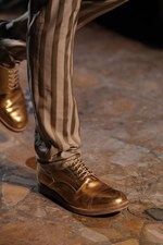 アクネ 2013年春夏メンズコレクション - 絶妙なバランスで仕上げた、フォーマル×カジュアルの対比｜写真28