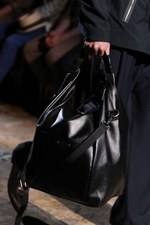 アクネ 2013年春夏メンズコレクション - 絶妙なバランスで仕上げた、フォーマル×カジュアルの対比｜写真31