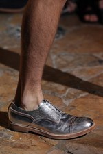 アクネ 2013年春夏メンズコレクション - 絶妙なバランスで仕上げた、フォーマル×カジュアルの対比｜写真35