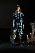 エムエム6 メゾン マルジェラ 19年春夏コレクション、パリの街角で見つけた古着を再解釈｜写真20