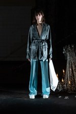 エムエム6 メゾン マルジェラ 19年春夏コレクション、パリの街角で見つけた古着を再解釈｜写真23