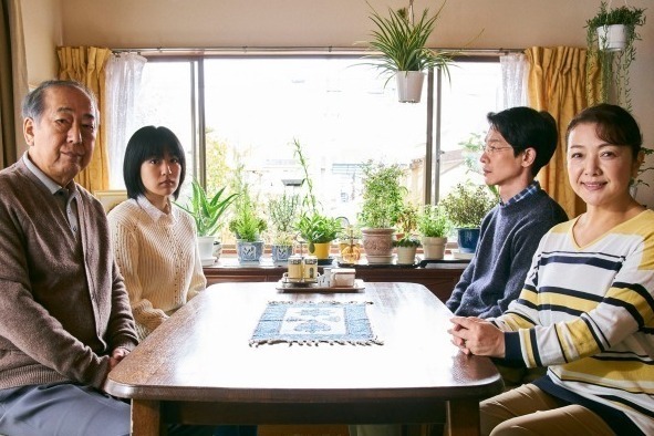 映画『鈴木家の嘘』母の笑顔を守るため嘘をつき続ける家族の再生物語、岸部一徳や加瀬亮など出演