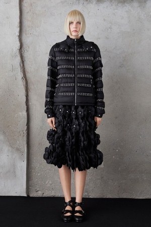 w300_MONCLER_noir_2019ss_007.jpg