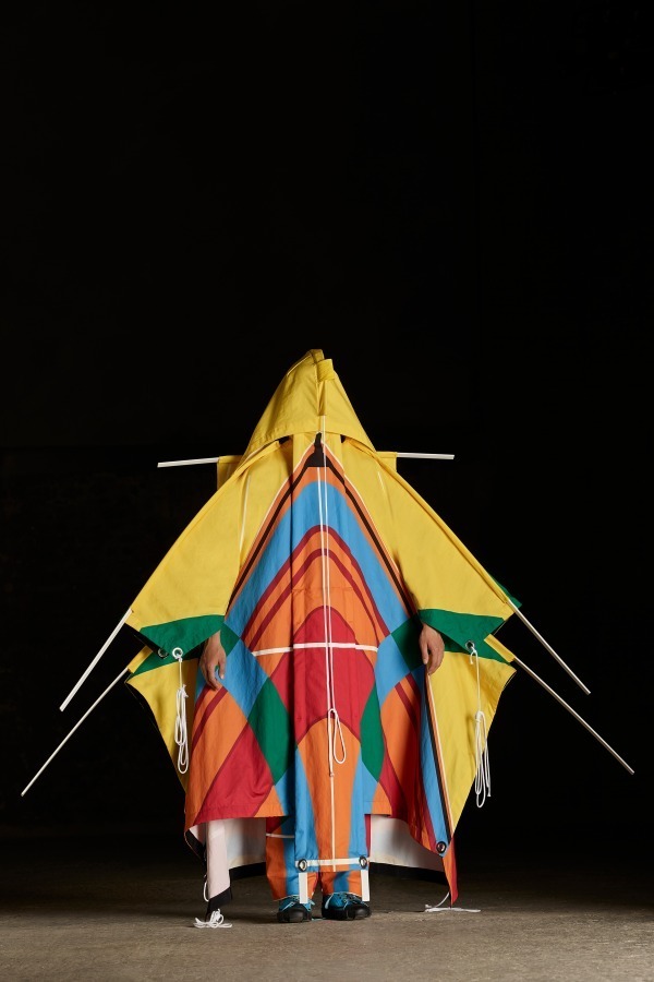 5 モンクレール クレイグ・グリーン 19年春夏新作 - テントや凧から着想を得たウェア | 写真